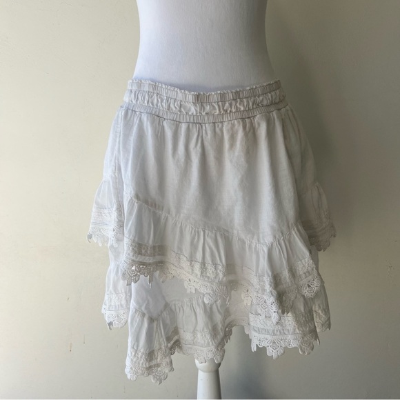 Elegant White Layered Skirt - Picture 5 of 8